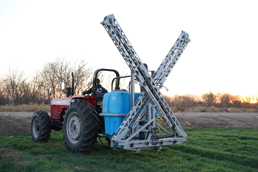 سمپاش بوم دار هیدرولیک